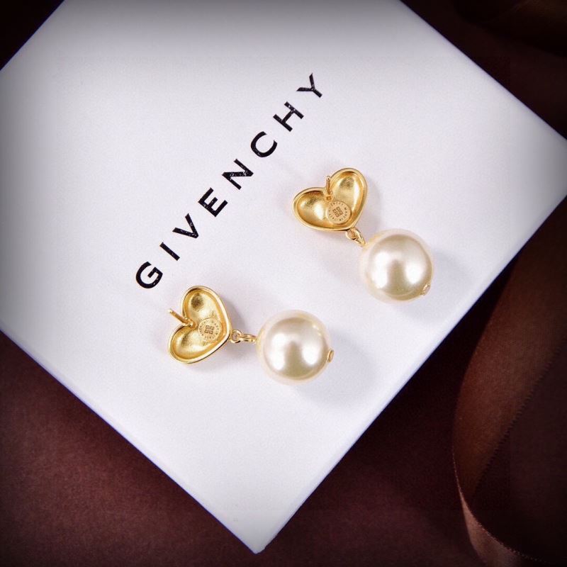 GIVENCHY